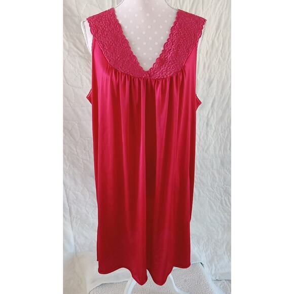 Vintage Vanity Fair Short Nightgown Large Dark Pink Nylon And Lace Trim USA - Picture 1 of 8